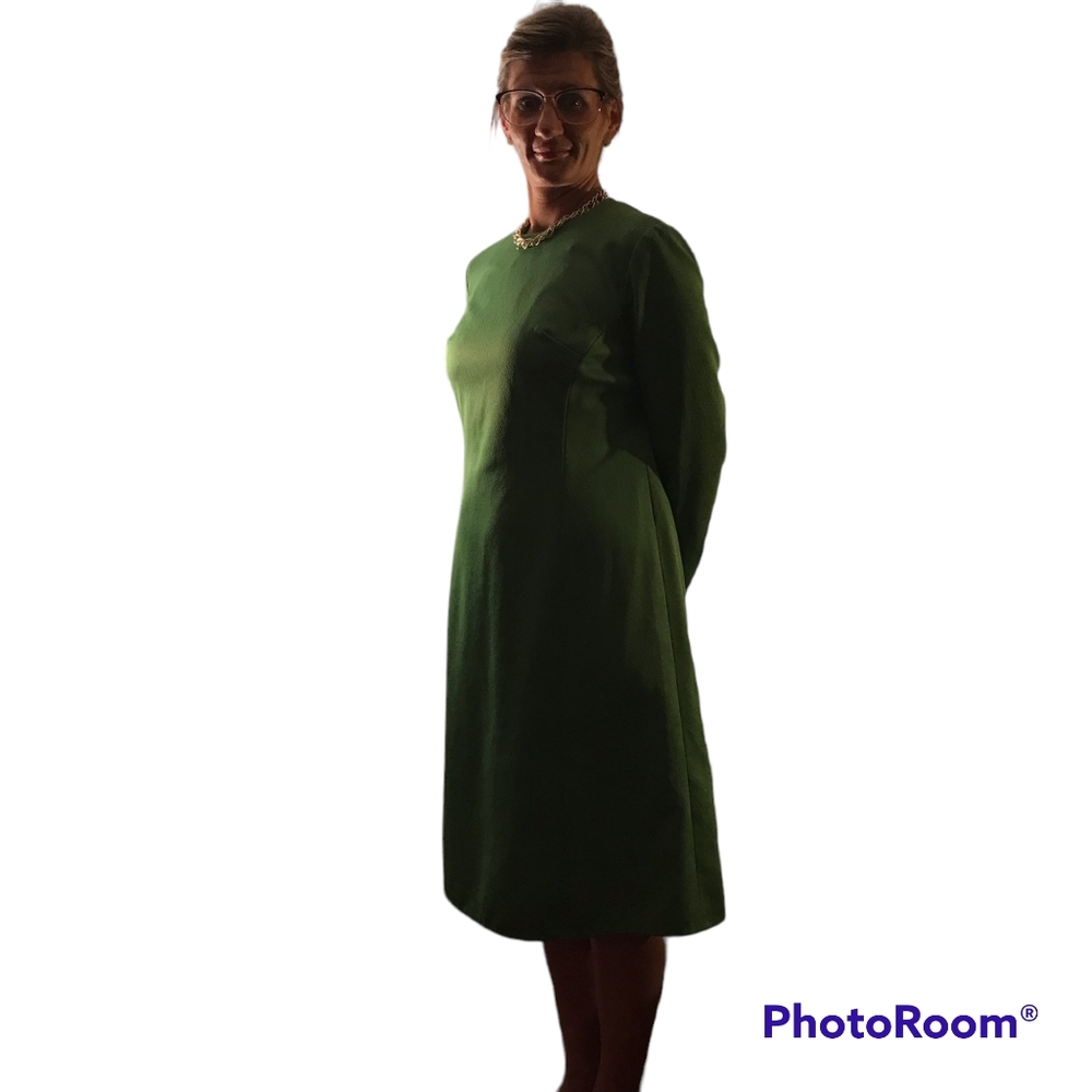 Hand made vintage dress. Sized to fit 14 women. The dress is pea green.